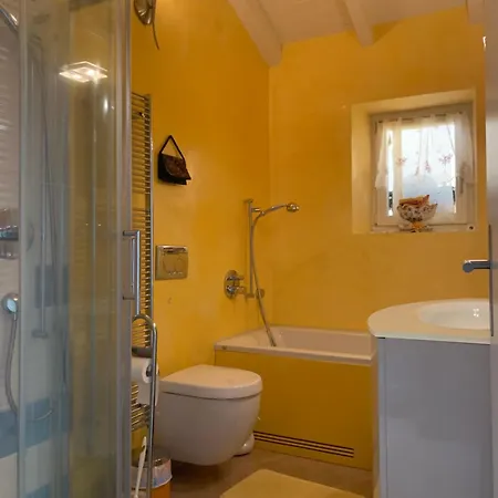 Ferienhaus, Rustico Auf Burg Appartamento Locarno